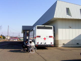 献血バスの写真