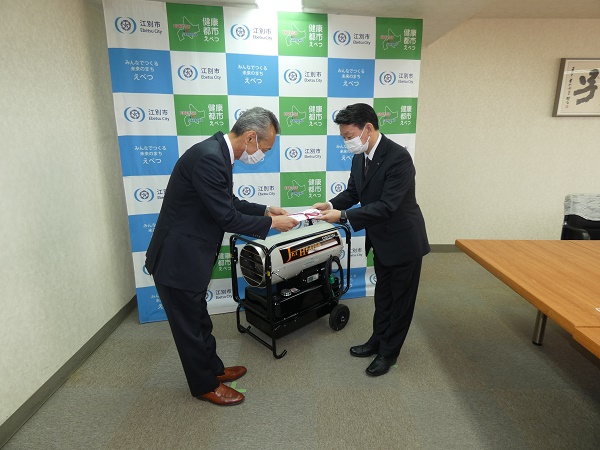 草野作工暖房機寄贈①2022 600